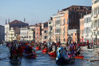 Chùm ảnh lễ hội hóa trang Venice thu hút hàng nghìn du khách khắp thế giới