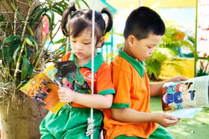Trẻ đọc sách - truyện, nâng cao tri thức.