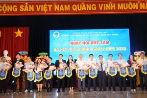 Các doanh nghiệp trong chương trình "Ngày hội Việc làm - Kết nối doanh nghiệp năm 2026" tại Trường Cao đẳng Kỹ thuật Công nghệ Quy Nhơn.