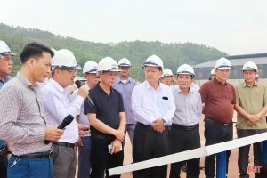 Đoàn đại biểu nước CHDCND Lào tham quan Formosa Hà Tĩnh (Ảnh BHT).