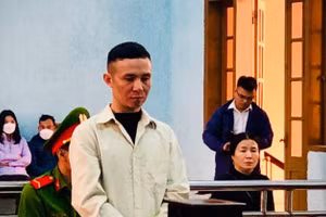 Bị cáo Đinh Tiến Bình tại phiên tòa.