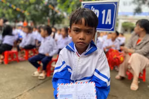 Học sinh Trường Tiểu học – Trung học cơ sở Nguyễn Văn Trỗi còn nhiều khó khăn.