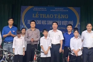 Thầy Đặng Bá Hải - Phó Hiệu trưởng Trường THCS&THPT Dân tộc nội trú Hà Tĩnh.