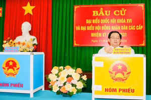 Phó Thủ tướng Hồ Quốc Dũng bỏ phiếu bầu cử ở Gia Lai.