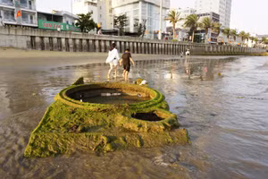 Vật nghi là chiếc xe tăng ở bãi biển Xuân Diệu (Quy Nhơn, Gia Lai).