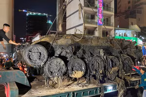 Toàn cảnh trục vớt xe tăng trên bãi biển Quy Nhơn