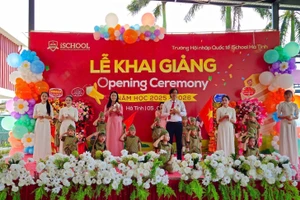 Lễ khai giảng năm học mới tại Trường Hội nhập quốc tế iSchool Hà Tĩnh.