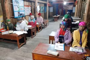 Dù trời trở lạnh, học viên vẫn cố gắng đi học chuyên cần.