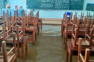 Mưa lớn những ngày qua khiến trường học ở xã phía đông Gia Lai ngập nước.