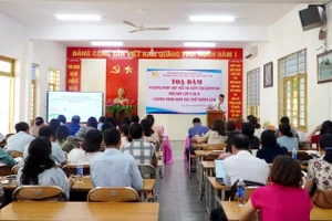 Tọa đàm “Phương pháp dạy học và kiểm tra đánh giá Ngữ văn lớp 9 và 12 Chương trình GDPT 2018”.