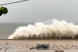 Trên địa bàn tỉnh Gia Lai đang có mưa to, gió lớn, sóng biển dâng mạnh.