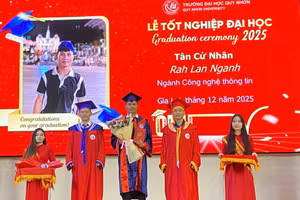 Trường Đại học Quy Nhơn trao bằng tốt nghiệp đợt 2 cho 603 sinh viên.