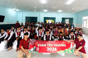 iSchool Quy Nhơn trao hơn 334 triệu đồng học bổng, quà Tết cho những hoàn cảnh khó khăn.