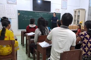 Lớp học xóa mù chữ ở xã Kon Plông.