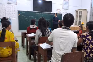 Lớp học xóa mù chữ ở xã Kon Plông.