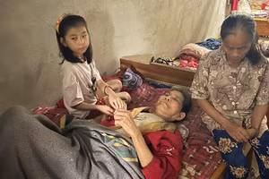 Rớt nước mắt bé gái lớp 4 viết tâm thư cầu xin giúp đỡ cứu chị gái bệnh nặng