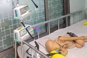 Ngằn ngặt tiếng khóc của thiên thần bé nhỏ đang thoi thóp từng phút từng giây