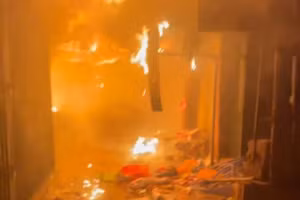 Chợ Bình Dương cháy trước bão Kalmaegi.