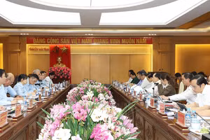 Các đại biểu tỉnh Hà Tĩnh làm việc với đại diện FHS. (Ảnh:BHT)