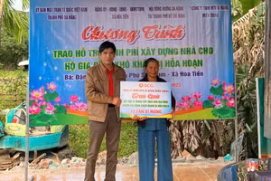 Công ty TNHH MTV Xi măng Miền Trung hỗ trợ xi măng cho gia cảnh vừa bị hỏa hoạn