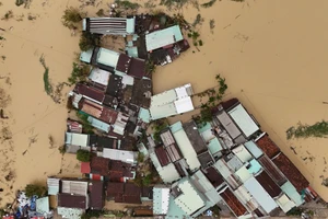 Gia Lai mưa to, nước dâng nhanh gây ngập trên diện rộng.