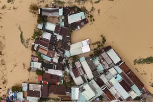 Gia Lai mưa to, nước dâng nhanh gây ngập trên diện rộng.