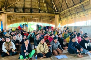 Phụ nữ xã Ngọk Réo được tuyên truyền về bình đẳng giới và hỗ trợ phát triển kinh tế.