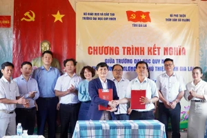 Trường Đại học Quy Nhơn kết nghĩa với thôn Bôn Sô Mlơng.