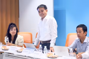 PGS.TS Đoàn Đức Tùng – Hiệu trưởng Trường Đại học Quy Nhơn chia sẻ tại chương trình tọa đàm.