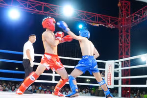 Các vận động viên tranh tài.