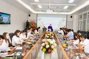 Các đại biểu trao đổi về những thuận lợi, khó khăn trong quá trình phát triển, nâng cao chất lượng du lịch tại Kon Tum.