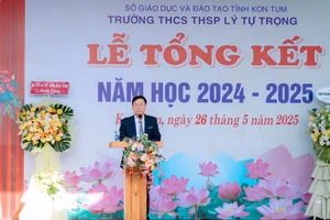 Ông Phạm Đức Phước, Hiệu trưởng Trường THCS Thực hành Sư phạm Lý Tự Trọng tâm đắc với nhóm giải pháp về “Nâng cao năng lực đội ngũ nhà giáo và cán bộ quản lý giáo dục”.