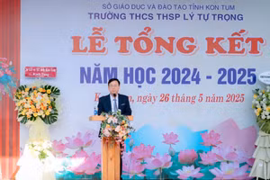 Ông Phạm Đức Phước, Hiệu trưởng Trường THCS Thực hành Sư phạm Lý Tự Trọng tâm đắc với nhóm giải pháp về “Nâng cao năng lực đội ngũ nhà giáo và cán bộ quản lý giáo dục”.