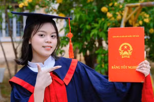 Không học thêm, Y Thị Viện xuất sắc đạt điểm 10 môn Địa lý trong Kỳ thi tốt nghiệp THPT 2025.