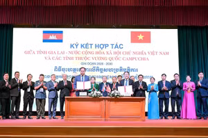 UBND tỉnh Gia Lai tổ chức Hội nghị ký kết hợp tác với các tỉnh thuộc Vương quốc Campuchia.