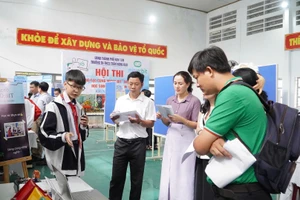 Học sinh thuyết trình về sản phẩm.