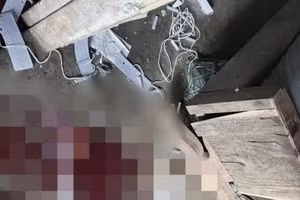 Hiện trường vụ nổ pháo khiến học sinh lớp 10 nát bàn tay.