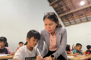 Lớp học miễn phí của cô Trần Thị Thu Thủy ở Cô nhi viện Vinh Sơn 2. Ảnh: Dung Nguyễn.