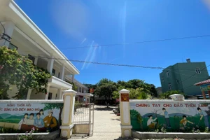 Trường học trên xã đảo Nhơn Châu được quan tâm đầu tư khang trang, sạch đẹp.