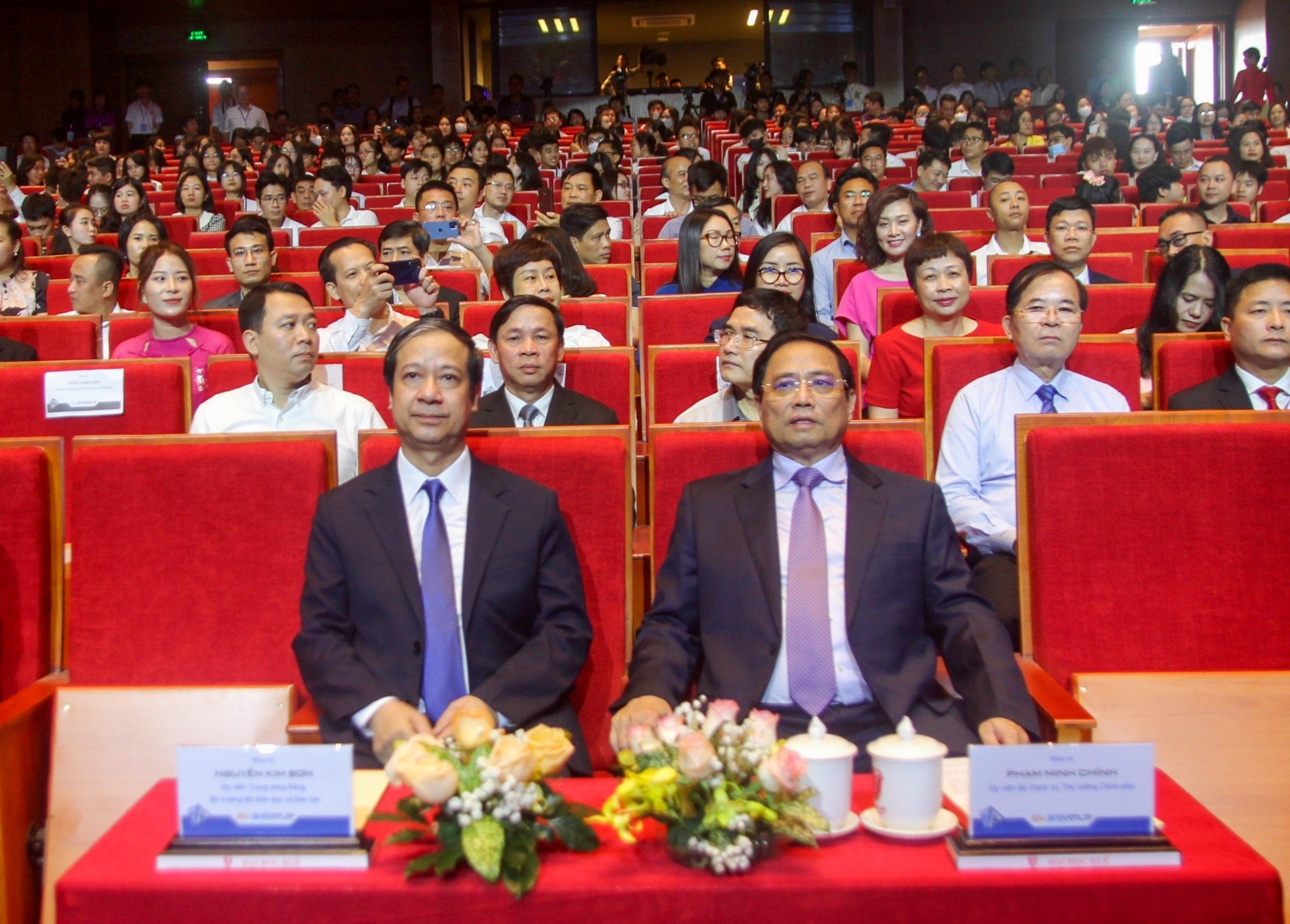 Thủ tướng Phạm Minh Chính và Bộ trưởng Nguyễn Kim Sơn tại Lễ khai mạc (Ảnh: Đại Dương).