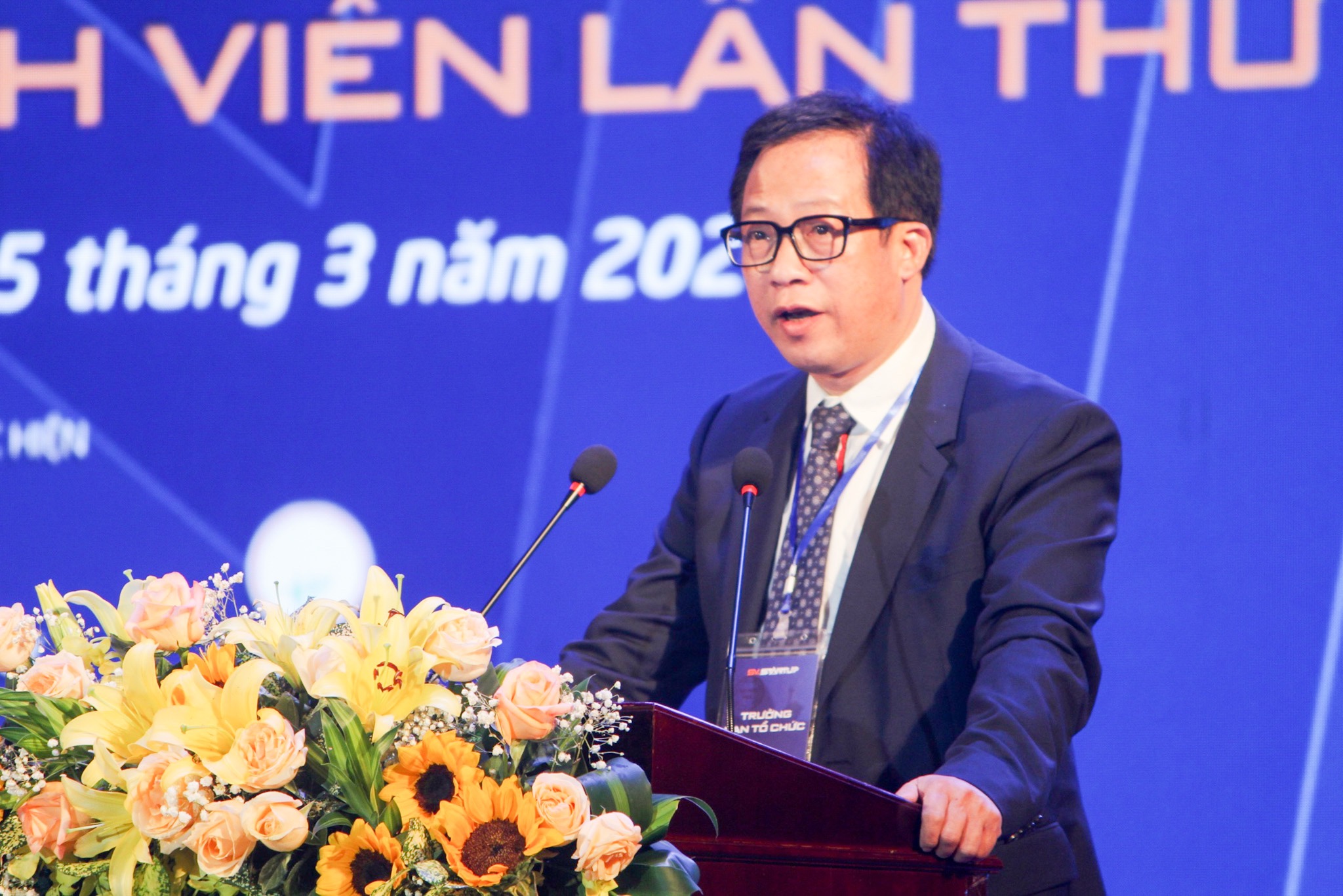 PGS.TS. Lê Anh Phương - Giám đốc Đại học Huế phát biểu và đề xuất Chính phủ và các Bộ ban ngành tháo gỡ một số vướng mắc trong chính sách về khởi nghiệp đổi mới sáng tạo mà các Đại học đang gặp phải.