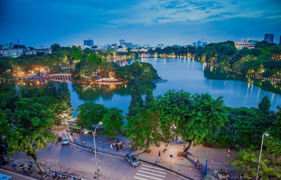Ngoài việc dựa trên diện tích và dân số, việc sáp nhập các đơn vị hành chính như quận Hoàn Kiếm phải tính đến các yếu tố lịch sử, văn hóa... (Ảnh minh họa) Ngoài việc dựa trên diện tích và dân số, việc sáp nhập các đơn vị hành chính như quận Hoàn Kiếm phải tính đến các yếu tố lịch sử, văn hóa... (Ảnh minh họa)