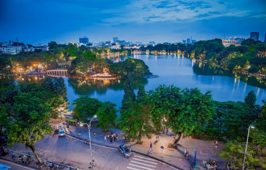 Ngoài việc dựa trên diện tích và dân số, việc sáp nhập các đơn vị hành chính như quận Hoàn Kiếm phải tính đến các yếu tố lịch sử, văn hóa... (Ảnh minh họa)