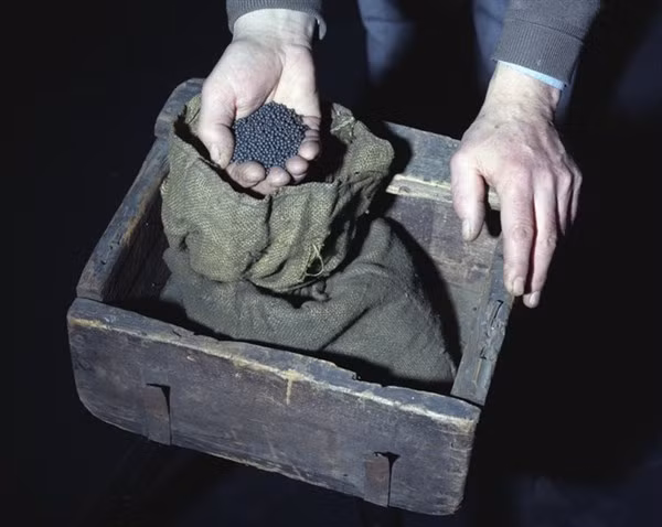 Vàng bị tráo thành chì trên đường vận chuyển từ Anh đến Pháp.