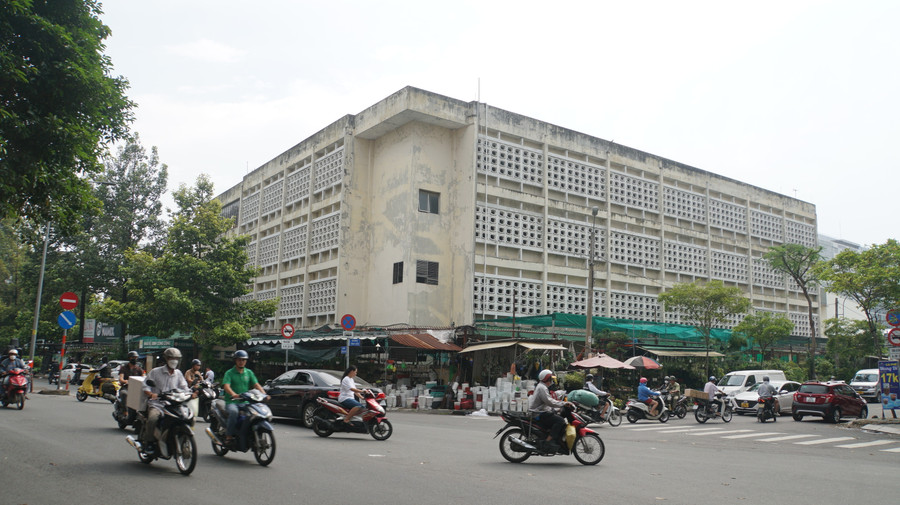 Tòa nhà tại khu đất 419 Lê Hồng Phong, góc đường Lê Hồng Phong - Vĩnh Viễn (ảnh chụp chiều 19/10). Ảnh: Lê Nam Tòa nhà tại khu đất 419 Lê Hồng Phong, góc đường Lê Hồng Phong - Vĩnh Viễn (ảnh chụp chiều 19/10). Ảnh: Lê Nam