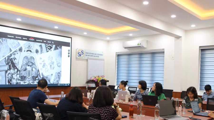 Toạ đàm 'Họa sắc Việt – Tranh Hàng Trống với thiết kế hôm nay' diễn ra tại Khoa Các khoa học liên ngành (Đại học Quốc gia Hà Nội).