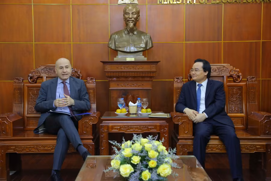 Bộ trưởng Phùng Xuân Nhạ tiếp tân Đại sứ Cộng hoà Italia tại Việt Nam - Ngài Antonion Alessandro