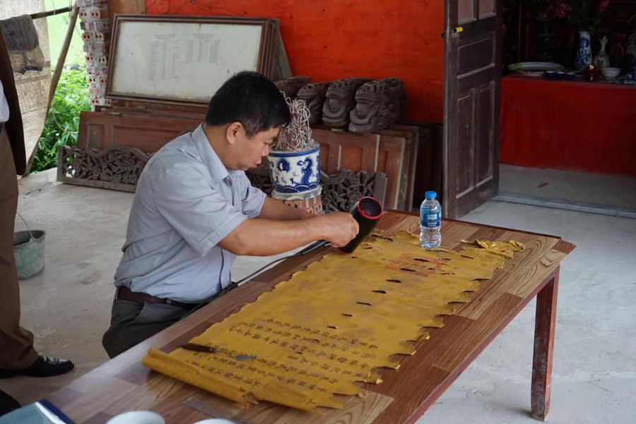 Công tác tu bổ, phục chế được tiến hành ngay tại đình
