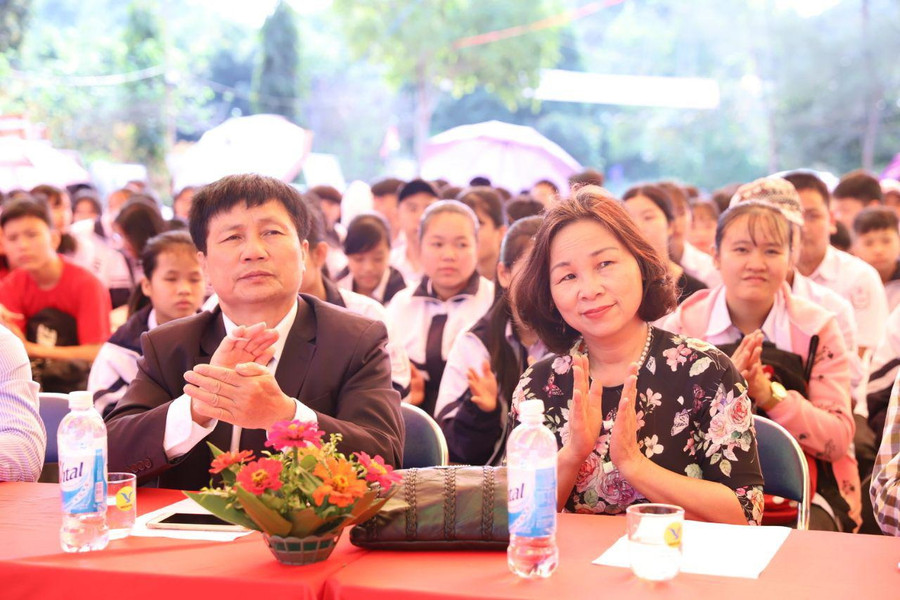 Các thầy cô giáo tham dự Ngày thơ.