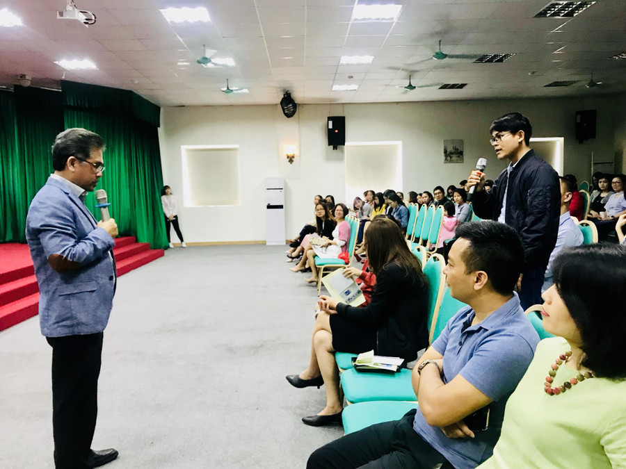 Nhiều phụ huynh bày tỏ băn khoăn về cách dạy con.